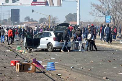 Число жертв протестов в ЮАР превысило 200