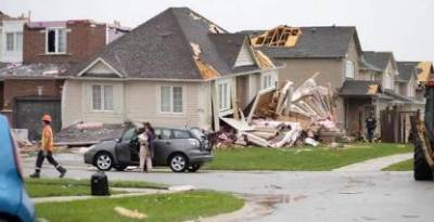 От жилых домов остались одни каркасы: в Торонто пронесся мощный торнадо. ФОТО