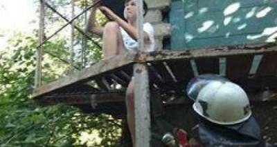 Ногу луганского подростка, застрявшую между прутьями железной лестницы освобождали с помощью ножниц