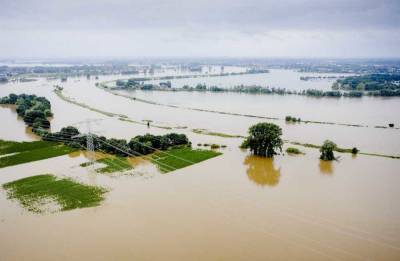 Наводнение в Европе: на юге Нидерландов прорвало дамбу, видео