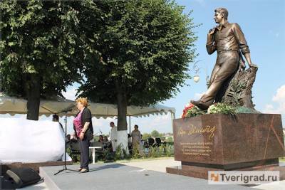 Стихи звучат по-новому: Лев Лещенко спел на открытии памятника Андрею Дементьеву в Твери