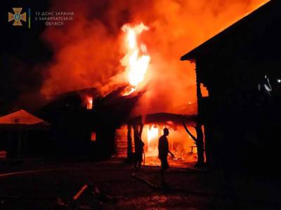 База отдыха на Закарпатье сгорела из-за удара молнии