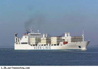 Десять украинцев застряли на судне в Аденском заливе, один моряк погиб из-за жары