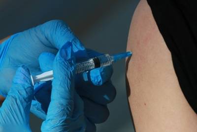 Мурашко назвал условие для обращения к врачу после прививки от коронавируса