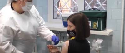 Украинцев могут начать вакцинировать в аптеках