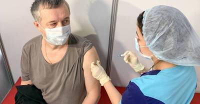 Мурашко рассказал о миллионе вакцинирующихся от ковида россиян в пиковые дни