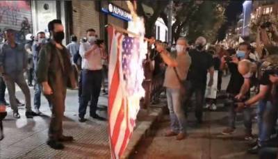 В Греции демонстративно сожгли флаг США