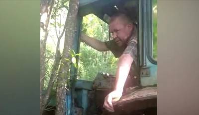 В Волгограде пьяный водитель устроил побег от ДПС на тракторе без лобового стекла и двери