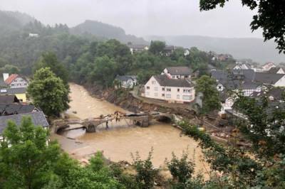 Число жертв наводнений в Германии достигло 106