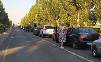 На ПП «Успенка» между ОРДО и Россией возник большой затор автомобилей