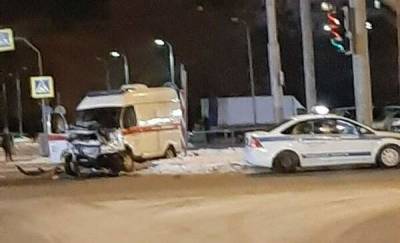 Страшная авария в Тюмени: от удара машину скорой помощи несколько раз развернуло