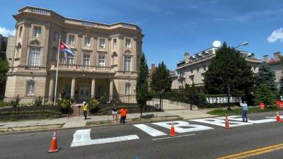 Напротив посольства Кубы в США появился лозунг с орфографической ошибкой