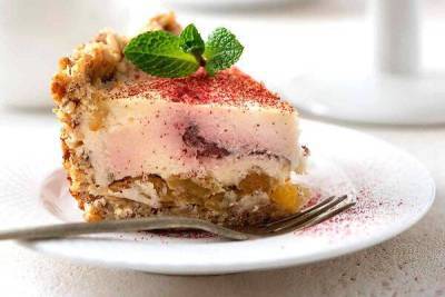 Пирог с клубникой и творожной заливкой: рецепт десерта без сахара