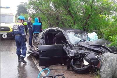 В Улан-Удэ два человека оказались заблокированы в машинах после аварии
