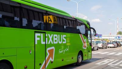 Что немцу дёшево: крупный автобусный лоукостер приехал в Петербург