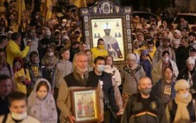 В Екатеринбурге прошел Царский крестный ход, вопреки запрету властей