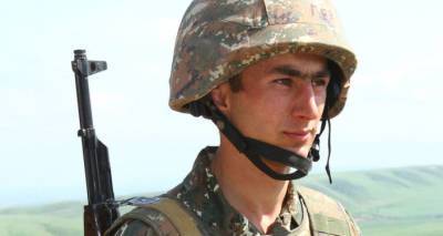 Араик Арутюнян присудил погибшему в Карабахе военному звание "Герой Арцаха"