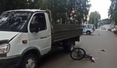 В Башкирии камеры засняли как 10-летний велосипедист попал под колеса «Газели»