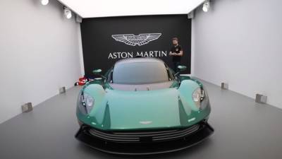 Серийный вариант гибридного суперкара Valhalla презентовали в Aston Martin