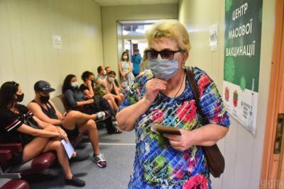 В Украине сделали уже 4 миллиона прививок от коронавируса