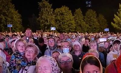 На запрещенный крестный ход в Екатеринбурге пришли тысячи людей
