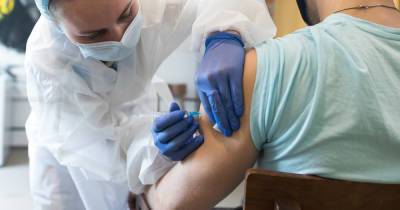 Опрос: каким вакцинам от коронавируса доверяют россияне