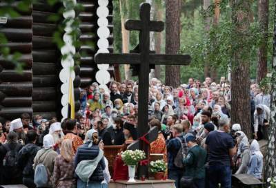 В Екатеринбурге участниками несогласованного крестного хода стали две тысячи человек