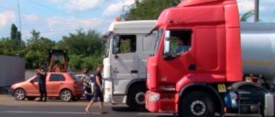 В Киеве запретили въезд грузовикам из-за адской жары