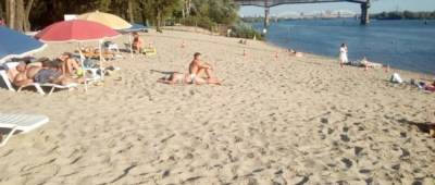 На всех муниципальных пляжах Киева запретили купаться