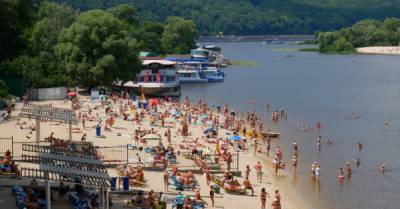 В Киеве запретили купаться на всех пляжах города из-за аномальной жары