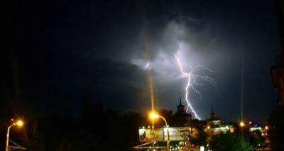 Резкое ухудшение погоды ожидается в Луганске в субботу вечером. Объявлено штормовое предупреждение