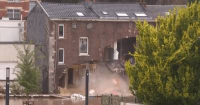 Потоп в Бельгии: во время интервью мэра города начал рушиться жилой дом (видео)