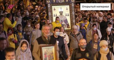 «Чтобы победить коронавирус, непременно надо крестным ходом идти»: как тысячи верующих прошли по Екатеринбургу вопреки запрету властей