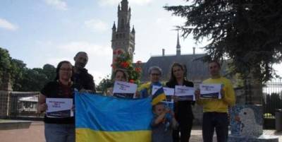 Украинцы устроили пикет под зданием суда в Гааге с требованием наказать виновных в трагедии МН17