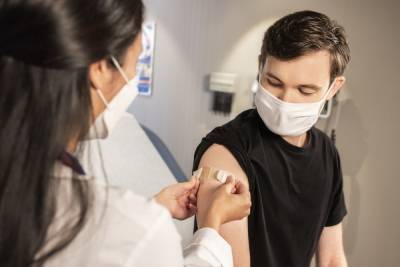 Фармаколог составил полный список противопоказаний для вакцинации от коронавируса