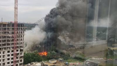 В подмосковном Реутове начался крупный пожар