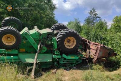 На Харьковщине трактор перевернулся и раздавил водителя