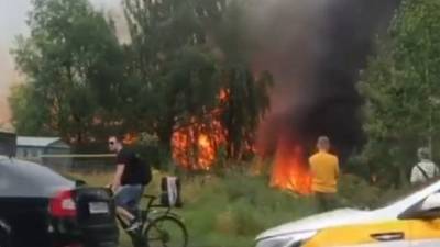 Сильный пожар вспыхнул на складе на востоке Подмосковья