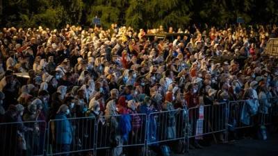 «Запрещенный» крестный ход в Екатеринбурге собрал почти три тысячи верующих