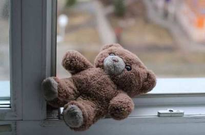 В Каменском разбился ребенок, выпав из окна многоэтажки