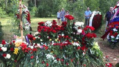 «Сильное впечатление»: гроб с телом Мамонова не влез в могилу на похоронах