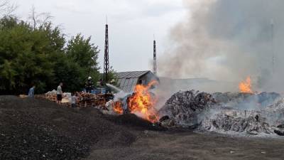 Открытое горение на складе в Балашихе ликвидировали