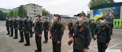 В Славянске в полку Нацгвардии новые служащие приняли присягу