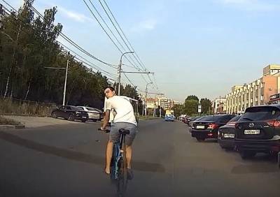 На улице Новоселов засняли «бессмертного» велосипедиста - ya62.ru - Рязань