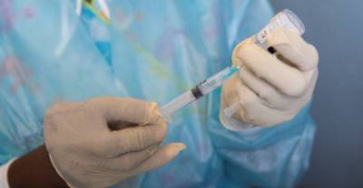 В Узбекистане ввели обязательную вакцинацию от ковида для отдельных категорий граждан