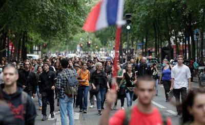 Во Франции 114 тыс. человек вышли на демонстрации против санитарных пропусков