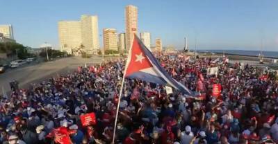 На Кубе более 100 тысяч человек вышли на митинг в поддержку властей страны
