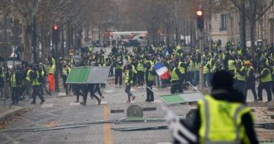 Во Франции более 100 000 человек вышли на протесты против санитарных пропусков