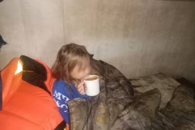 Спасатели спасли замерзающую 5-летнюю девочку на Кеноне — родителей рядом не было
