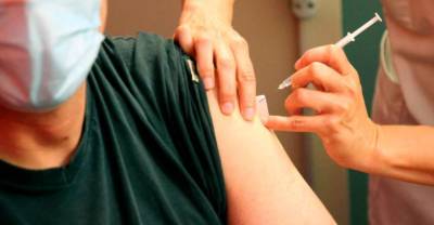 В Великобритании передумали вакцинировать всех детей от коронавируса